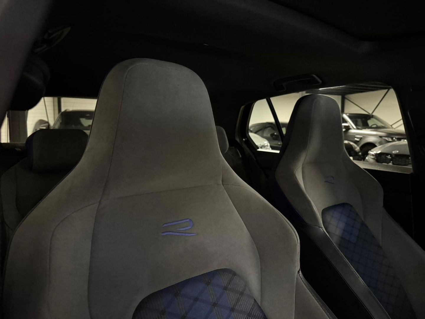 Volkswagen Golf 2.0 TSI 4Motion R PANO KEYLESS HUD