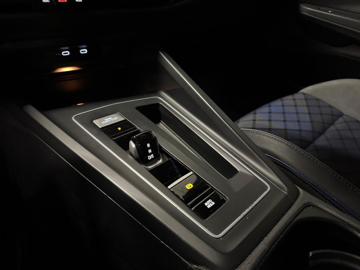 Volkswagen Golf 2.0 TSI 4Motion R PANO KEYLESS HUD