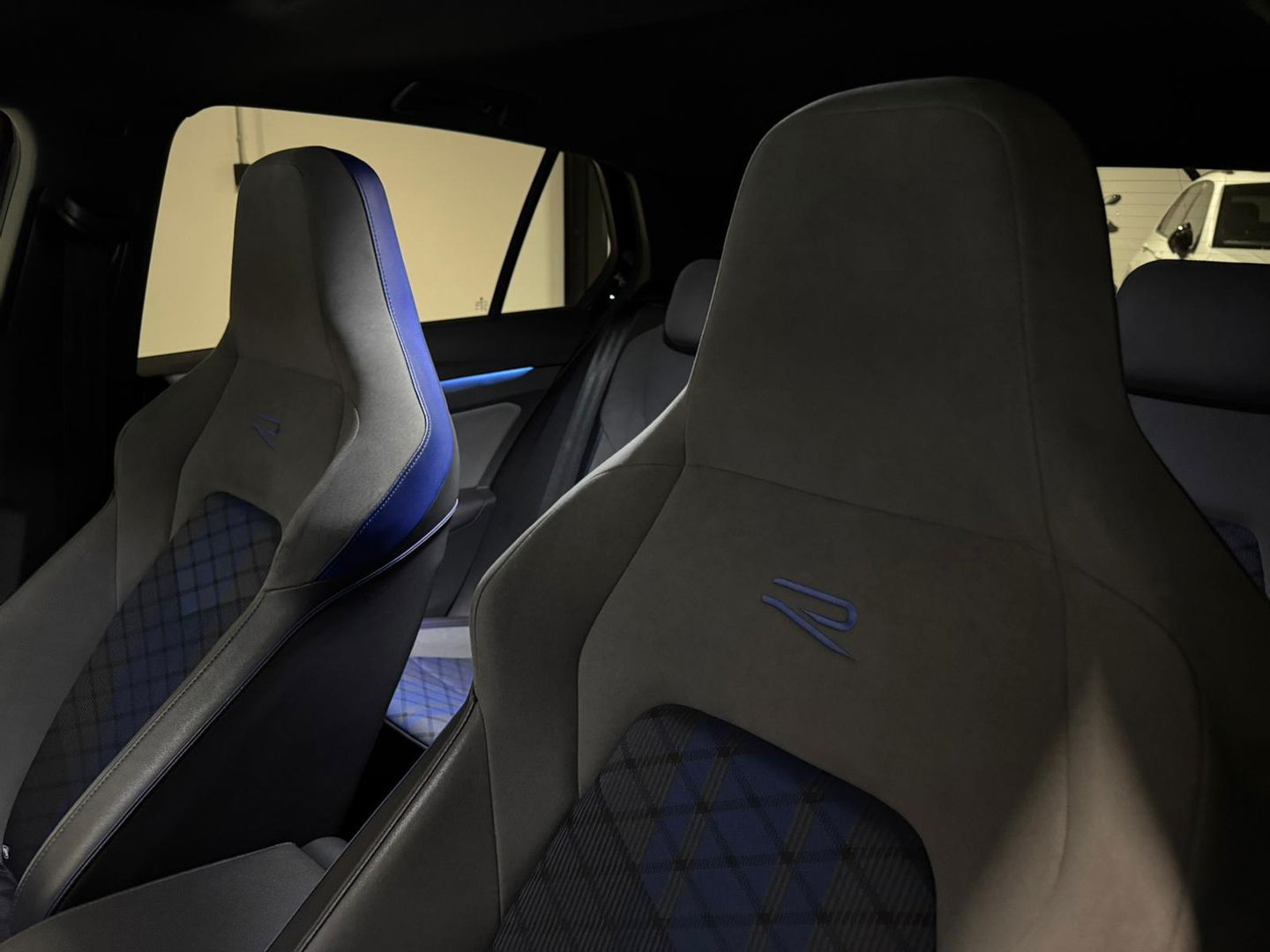 Volkswagen Golf 2.0 TSI 4Motion R PANO KEYLESS HUD