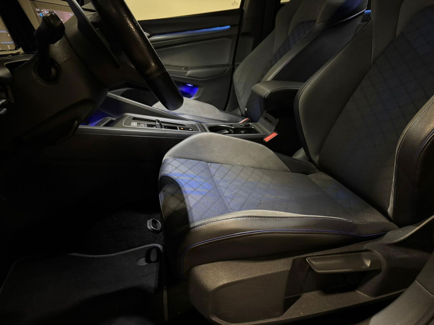 Volkswagen Golf 2.0 TSI 4Motion R PANO KEYLESS HUD