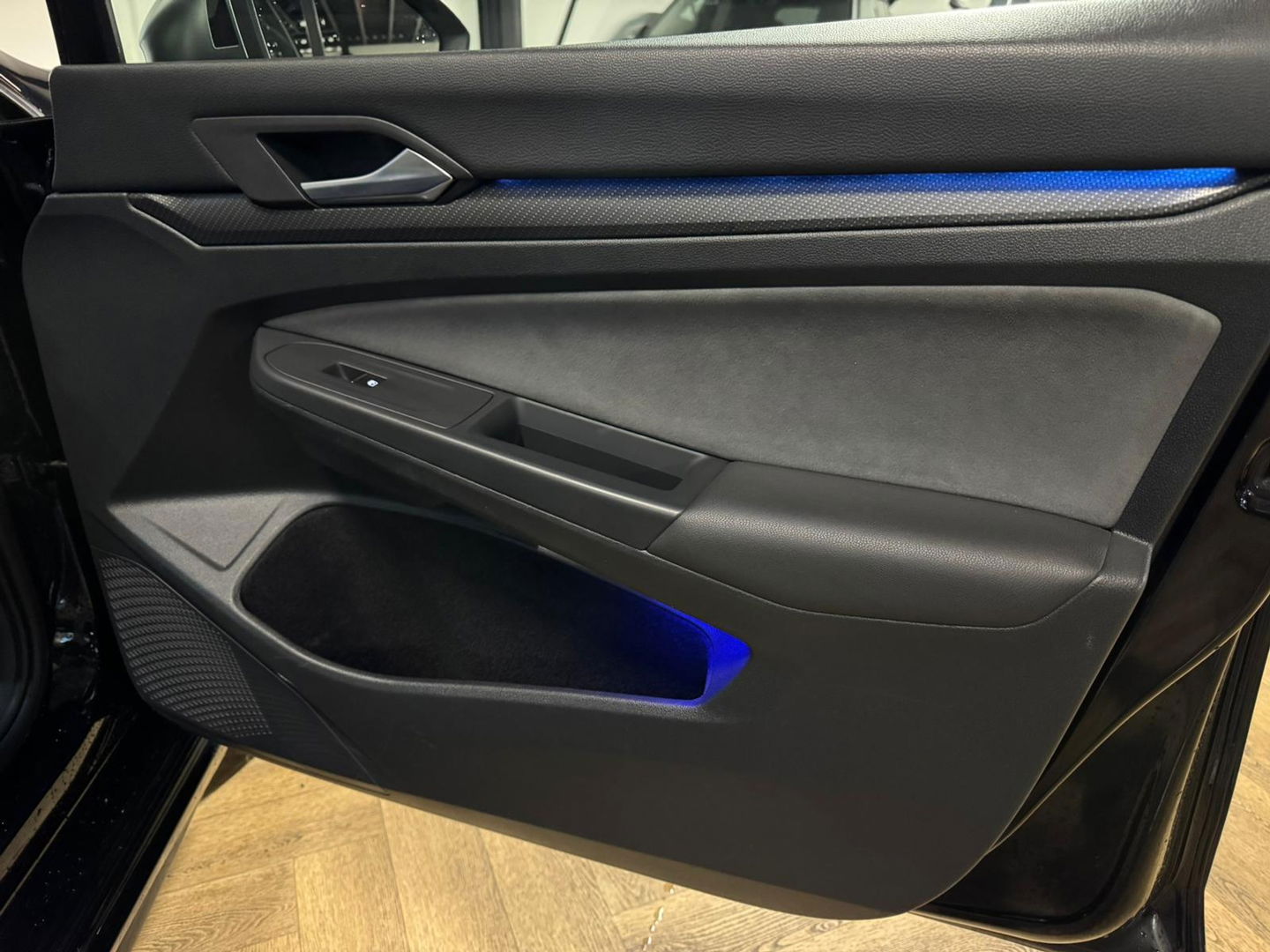 Volkswagen Golf 2.0 TSI 4Motion R PANO KEYLESS HUD