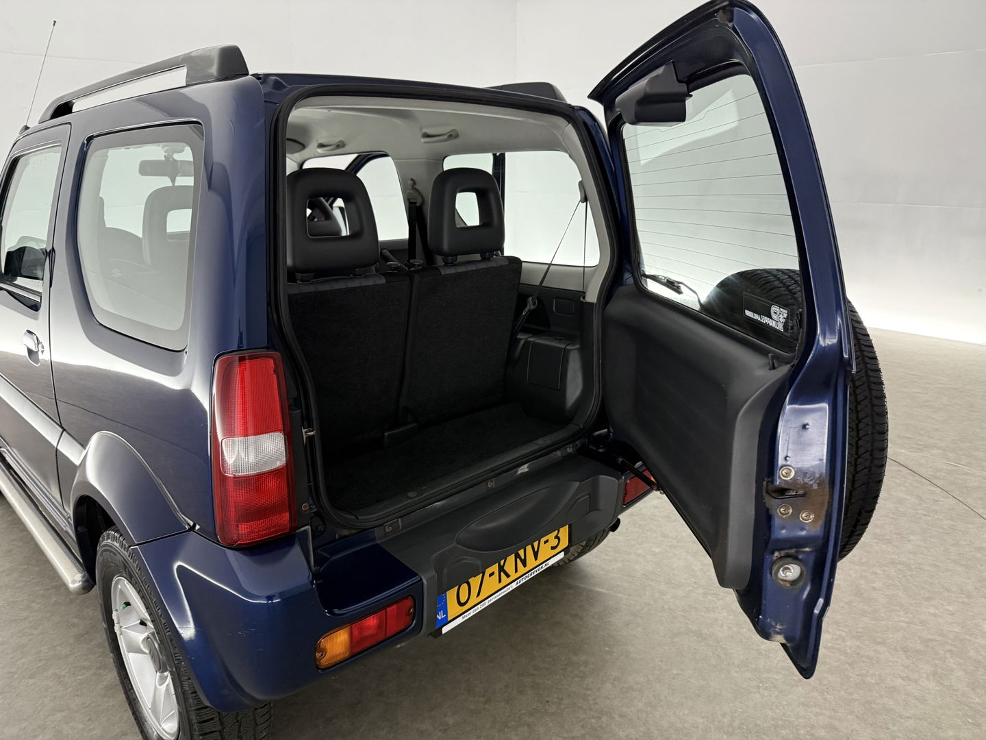 Suzuki Jimny 1.3 Exclusive | 4x4 | Airco | Bullbar | Sidebars | 15"LMV | Elektrpakket