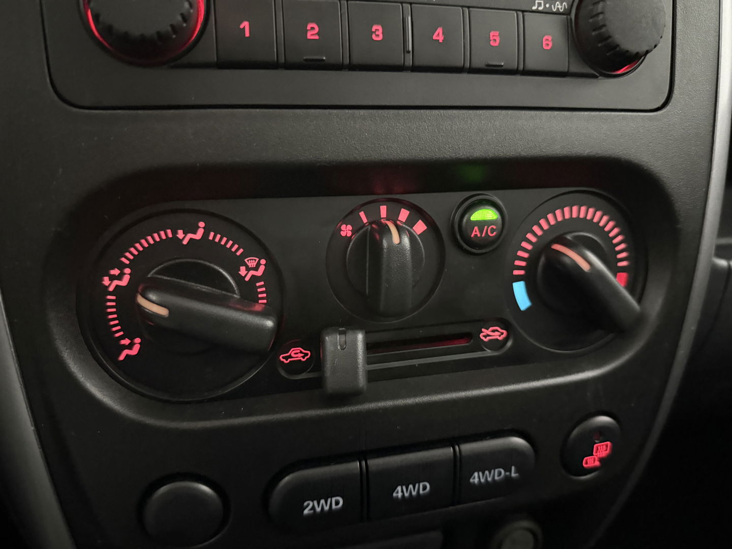 Suzuki Jimny 1.3 Exclusive | 4x4 | Airco | Bullbar | Sidebars | 15"LMV | Elektrpakket