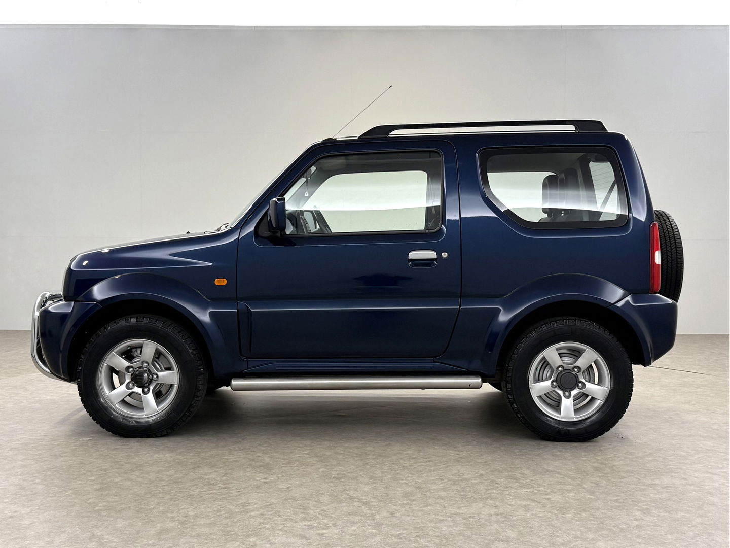 Suzuki Jimny 1.3 Exclusive | 4x4 | Airco | Bullbar | Sidebars | 15"LMV | Elektrpakket