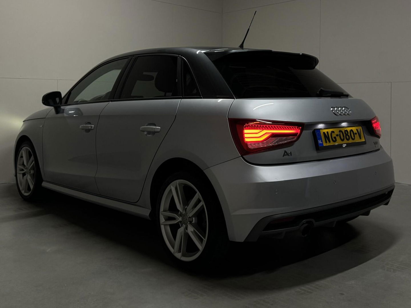 Audi A1 Sportback 1.0 TFSI S-line Airco Navi Cruise PDC