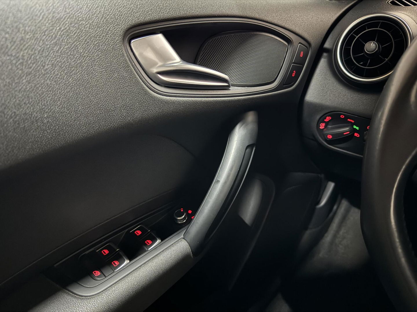 Audi A1 Sportback 1.0 TFSI S-line Airco Navi Cruise PDC