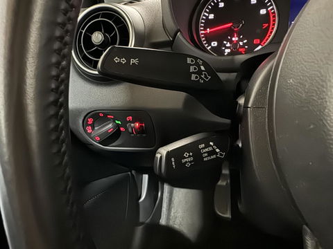 Audi A1 Sportback 1.0 TFSI S-line Airco Navi Cruise PDC