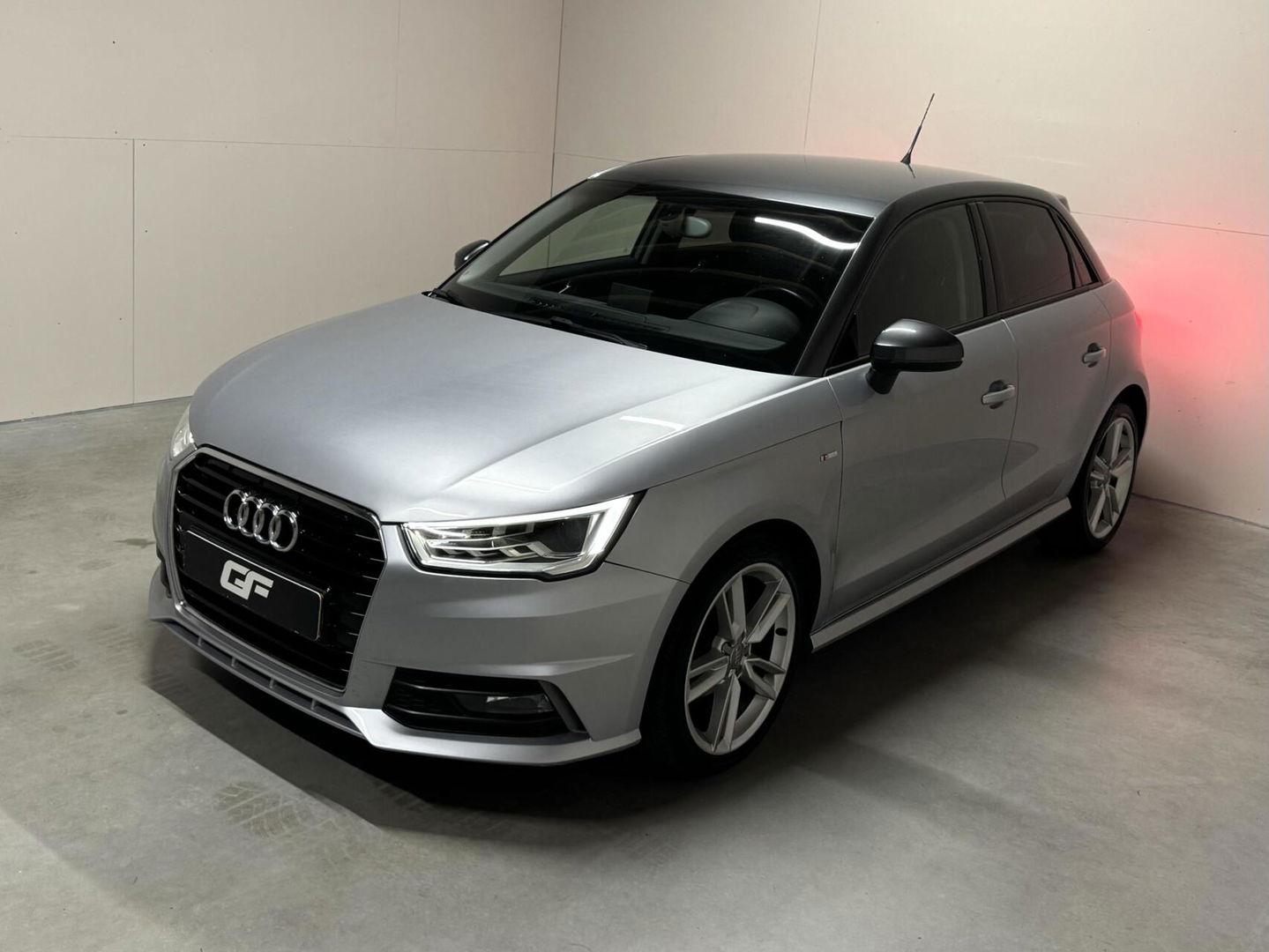 Audi A1 Sportback 1.0 TFSI S-line Airco Navi Cruise PDC
