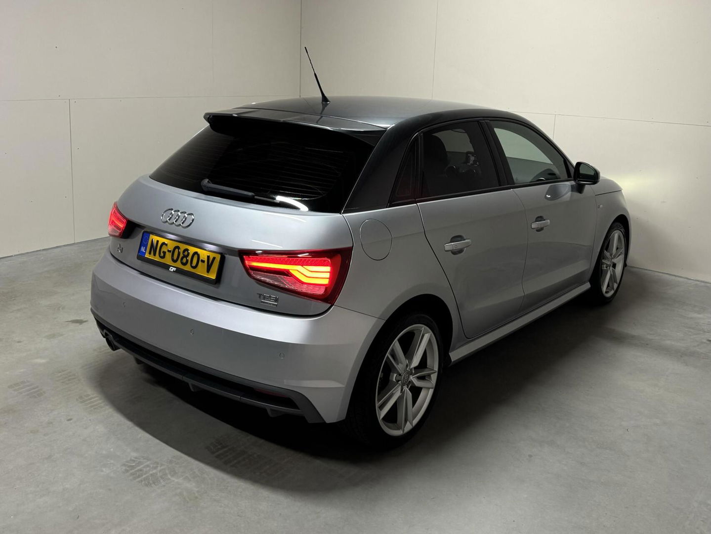 Audi A1 Sportback 1.0 TFSI S-line Airco Navi Cruise PDC