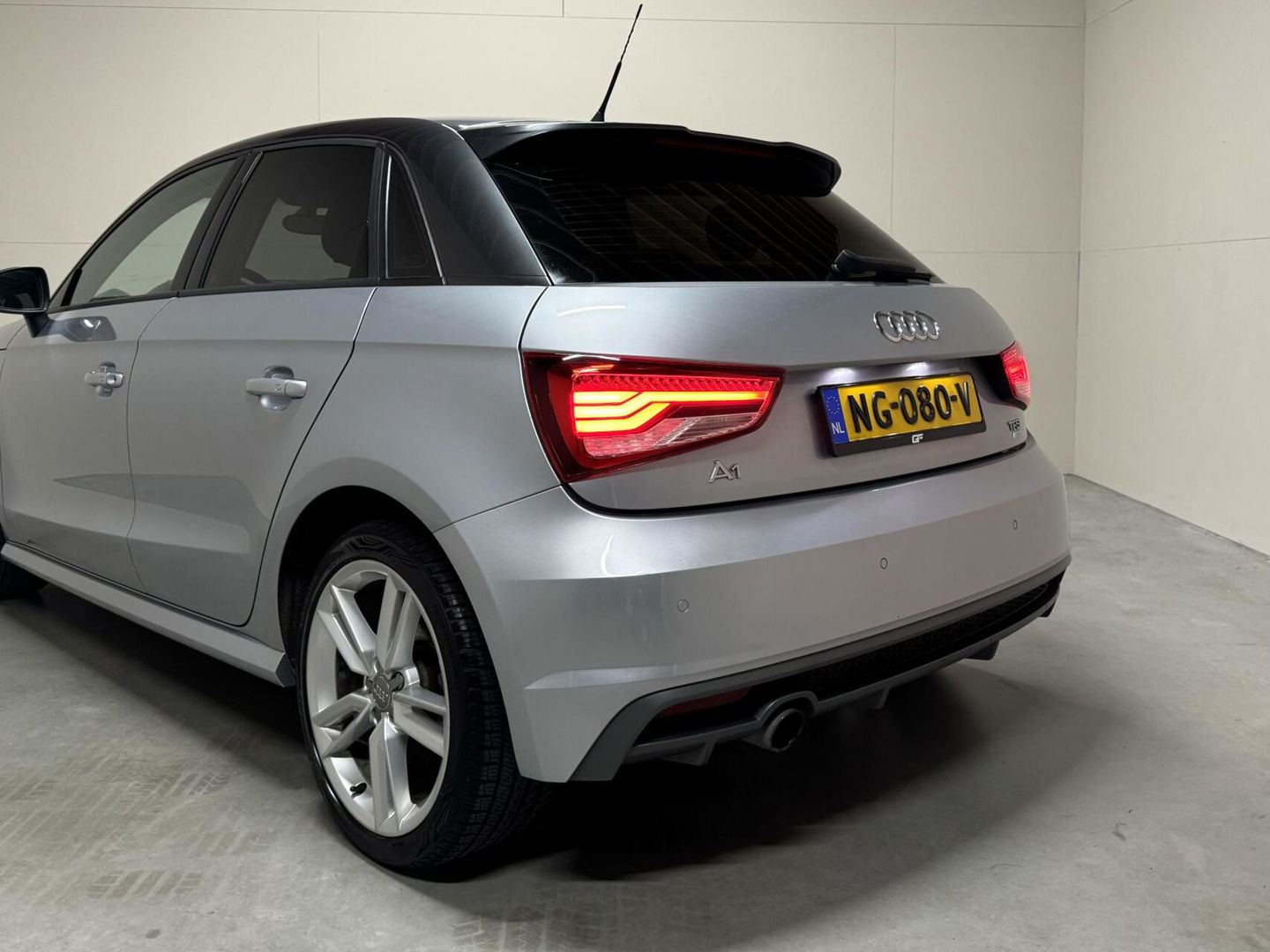Audi A1 Sportback 1.0 TFSI S-line Airco Navi Cruise PDC