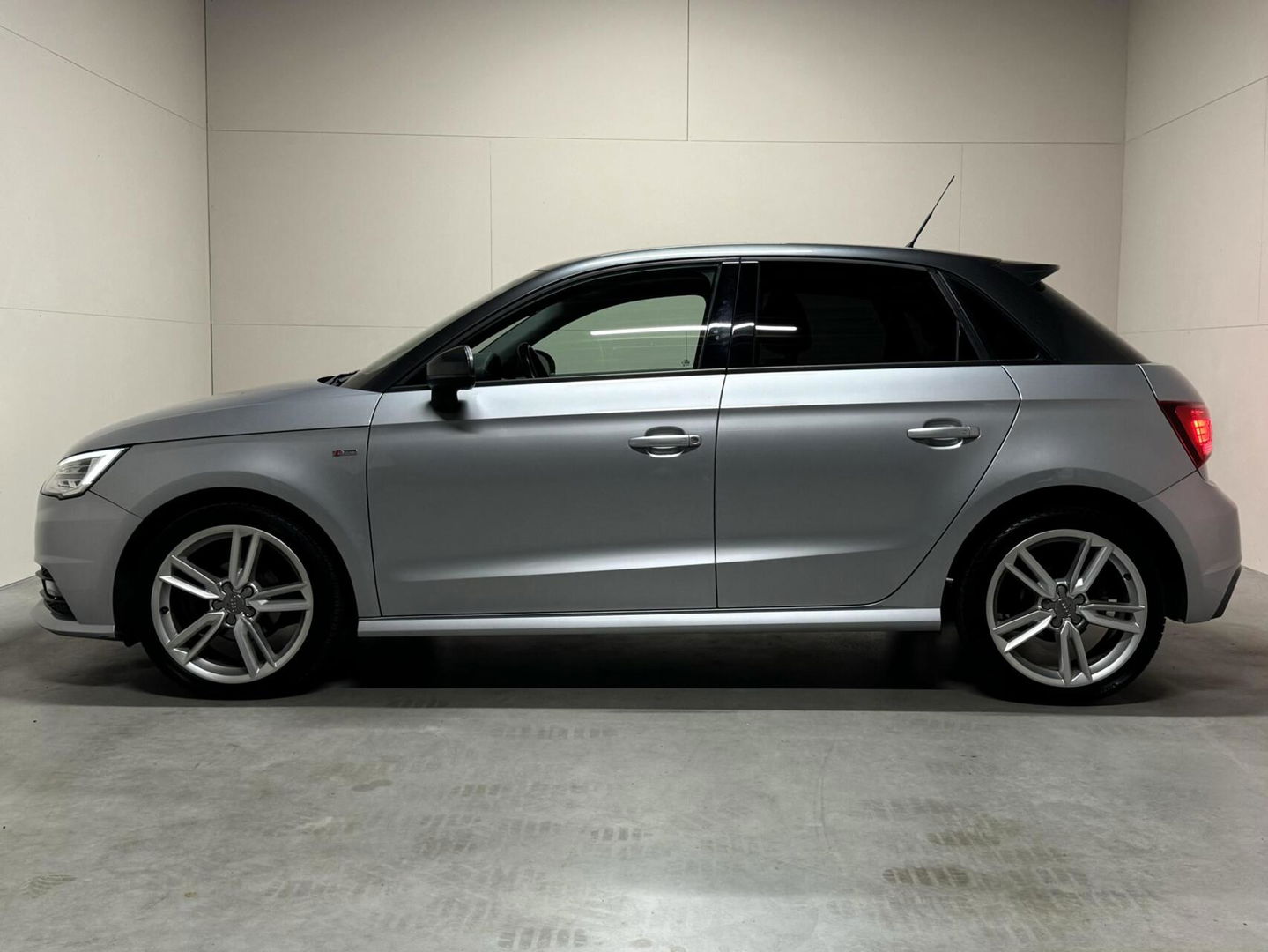 Audi A1 Sportback 1.0 TFSI S-line Airco Navi Cruise PDC