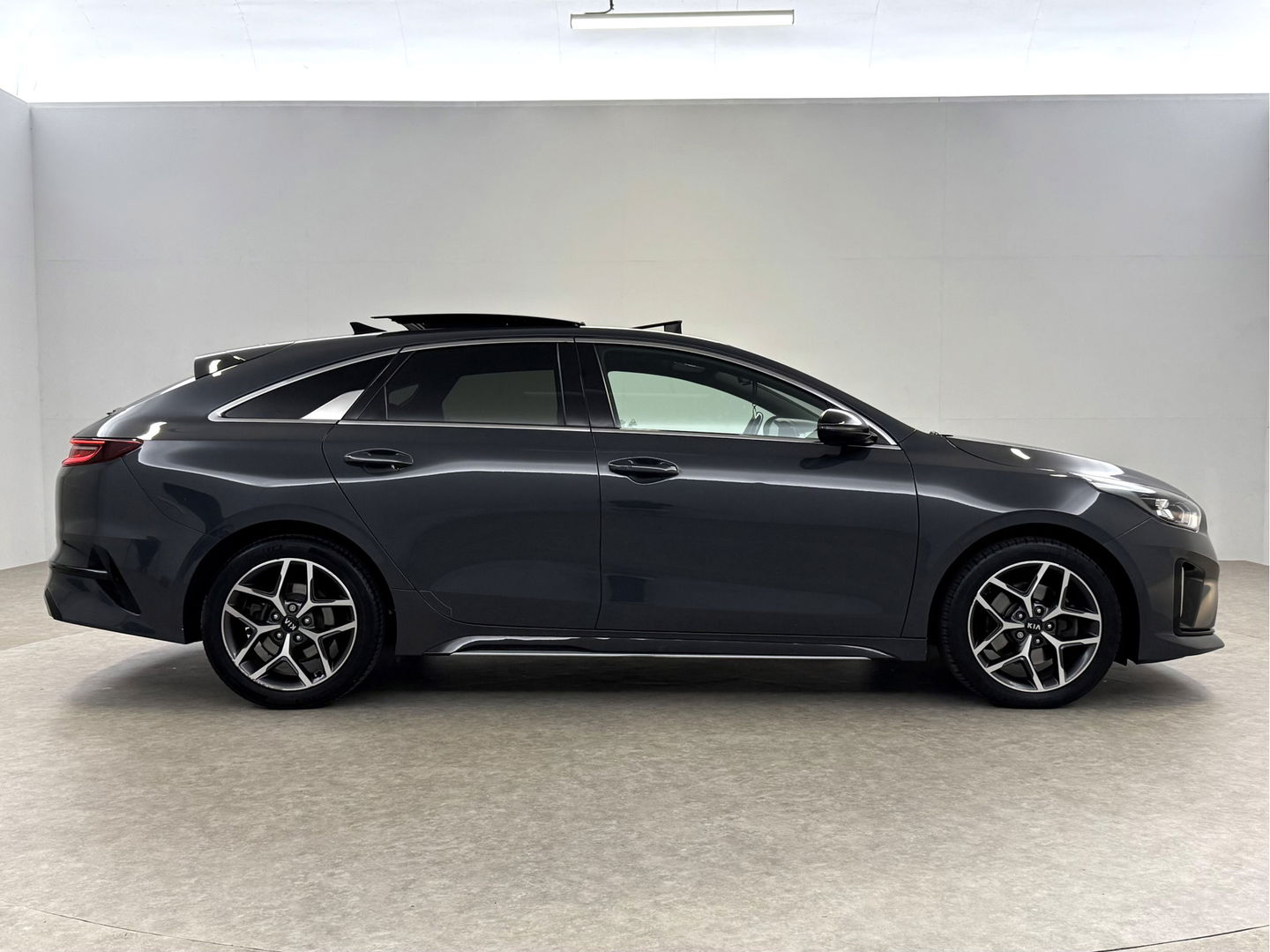 Kia ProCeed 1.4 T-GDI GT-Line | Pano | Camera | Stoel/Stuur verw. | Virtual | Adap. Cruise | Carplay | Keyless | NAP