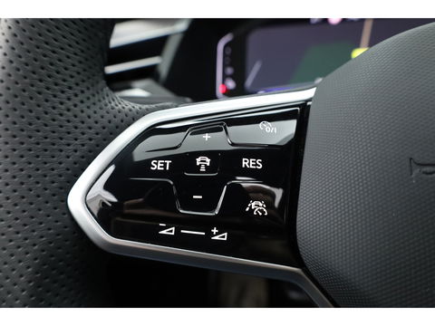 Volkswagen Arteon Shooting Brake 1.4 TSI eHybrid R-Line Business+ | Pano | HUD | 360cam | Massage | Elek. Trekhaak | Stoel- Stuurverw. | Adapt. Cruise