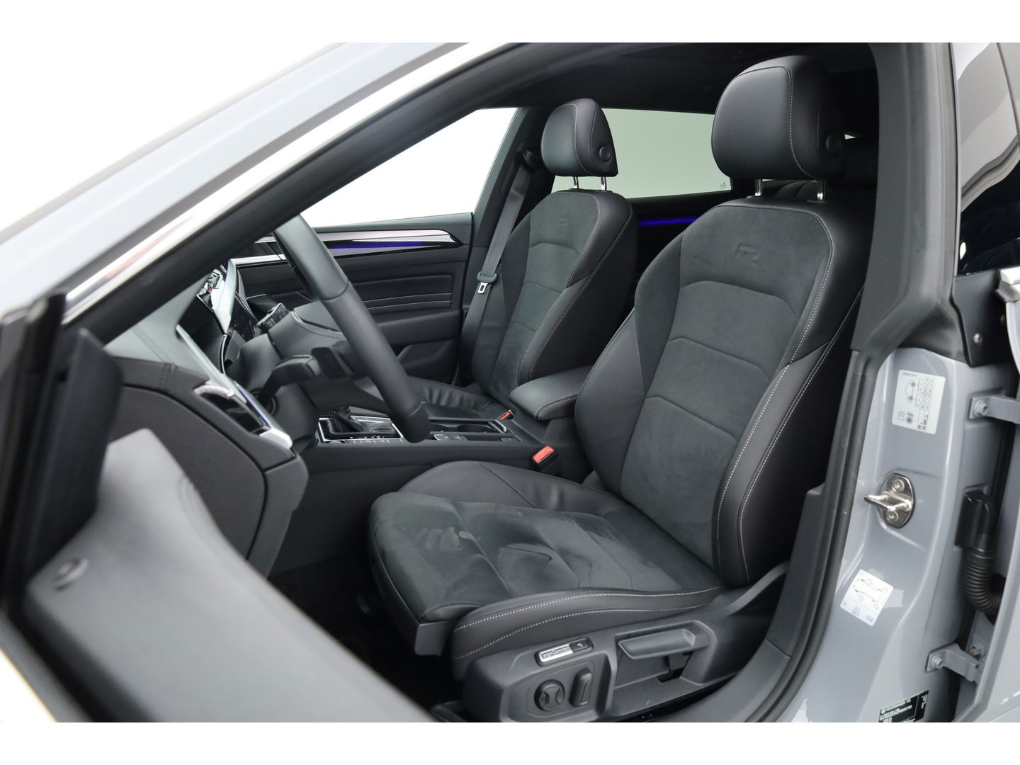 Volkswagen Arteon Shooting Brake 1.4 TSI eHybrid R-Line Business+ | Pano | HUD | 360cam | Massage | Elek. Trekhaak | Stoel- Stuurverw. | Adapt. Cruise