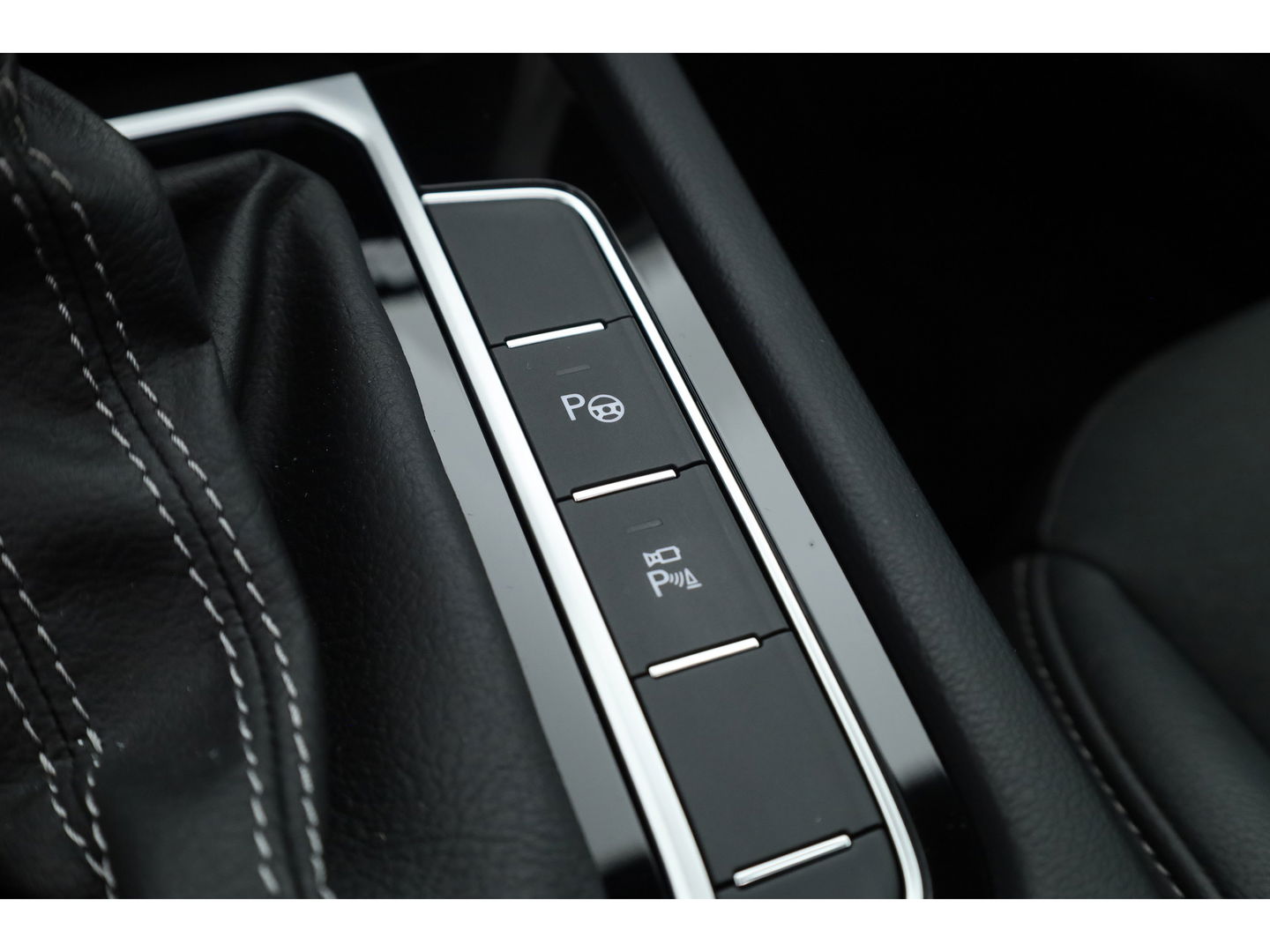 Volkswagen Arteon Shooting Brake 1.4 TSI eHybrid R-Line Business+ | Pano | HUD | 360cam | Massage | Elek. Trekhaak | Stoel- Stuurverw. | Adapt. Cruise