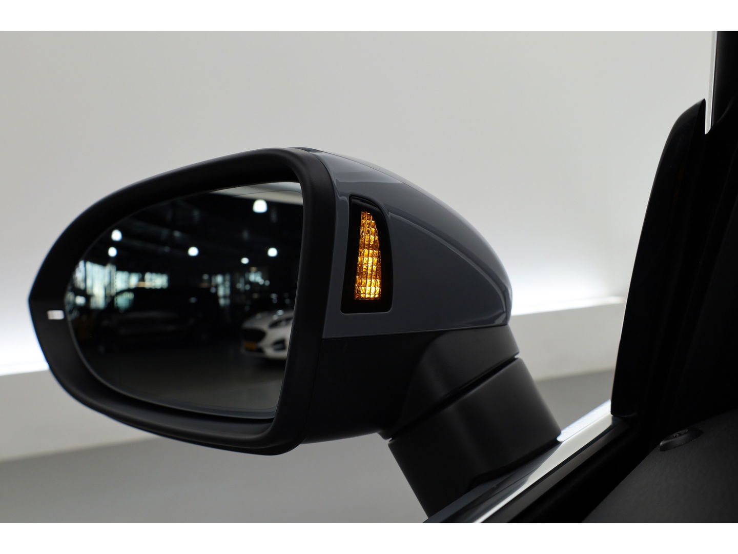 Volkswagen Arteon Shooting Brake 1.4 TSI eHybrid R-Line Business+ | Pano | HUD | 360cam | Massage | Elek. Trekhaak | Stoel- Stuurverw. | Adapt. Cruise