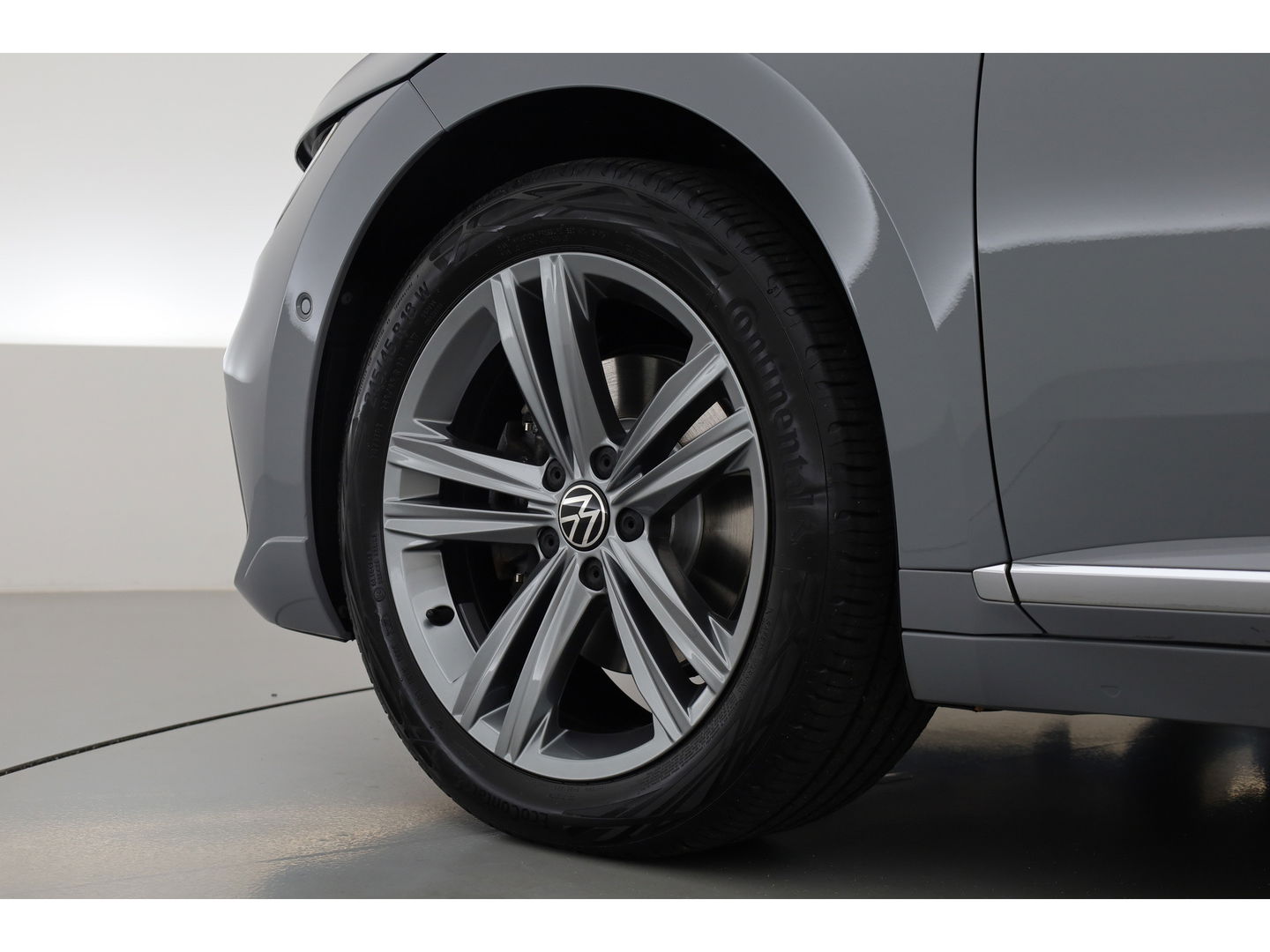 Volkswagen Arteon Shooting Brake 1.4 TSI eHybrid R-Line Business+ | Pano | HUD | 360cam | Massage | Elek. Trekhaak | Stoel- Stuurverw. | Adapt. Cruise