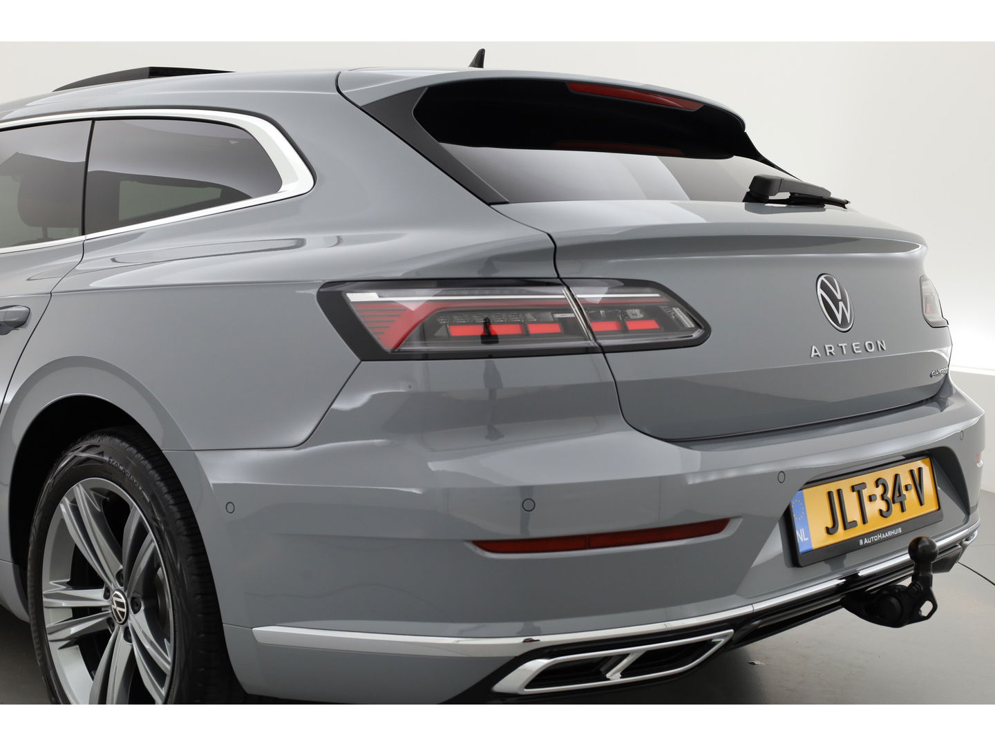 Volkswagen Arteon Shooting Brake 1.4 TSI eHybrid R-Line Business+ | Pano | HUD | 360cam | Massage | Elek. Trekhaak | Stoel- Stuurverw. | Adapt. Cruise
