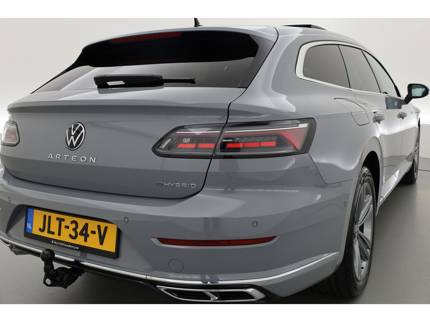 Volkswagen Arteon Shooting Brake 1.4 TSI eHybrid R-Line Business+ | Pano | HUD | 360cam | Massage | Elek. Trekhaak | Stoel- Stuurverw. | Adapt. Cruise