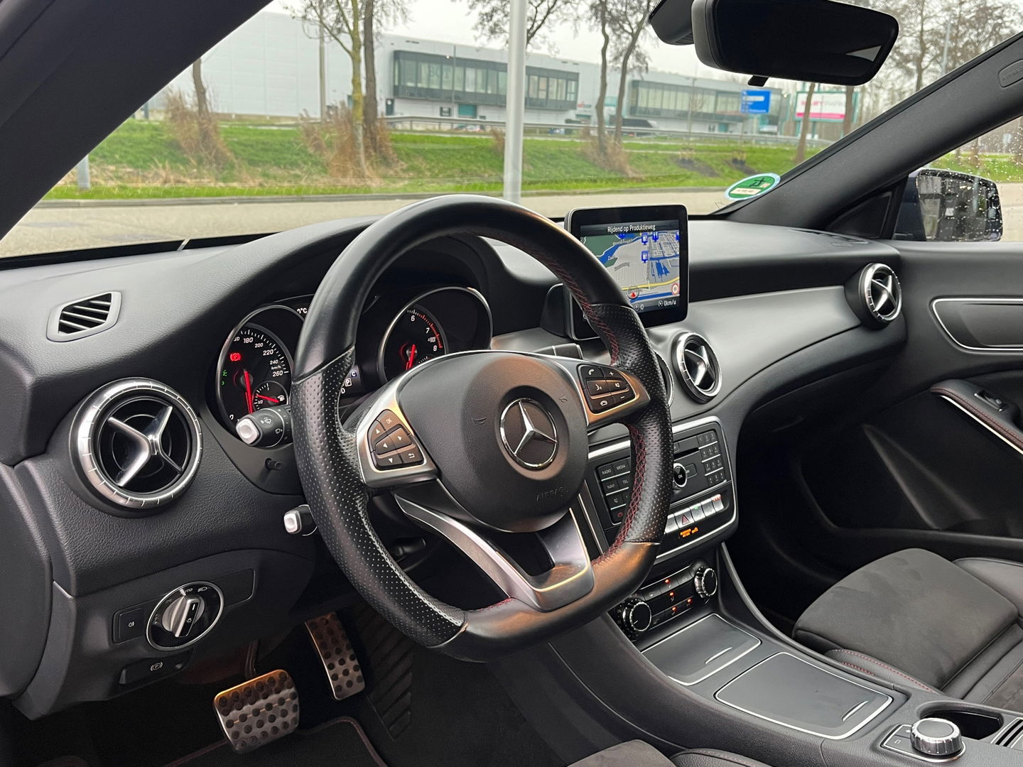 Mercedes-Benz CLA-Klasse Shooting Brake 180 AMG|NL-Auto|Camera|Carplay|Navi|Stoelverwarming|Cruise Control|122PK