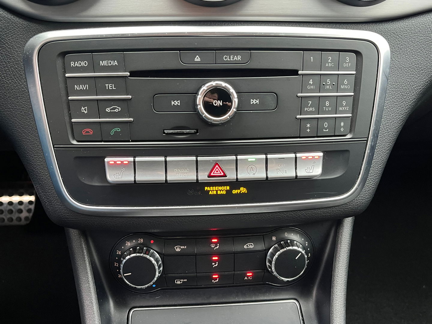 Mercedes-Benz CLA-Klasse Shooting Brake 180 AMG|NL-Auto|Camera|Carplay|Navi|Stoelverwarming|Cruise Control|122PK