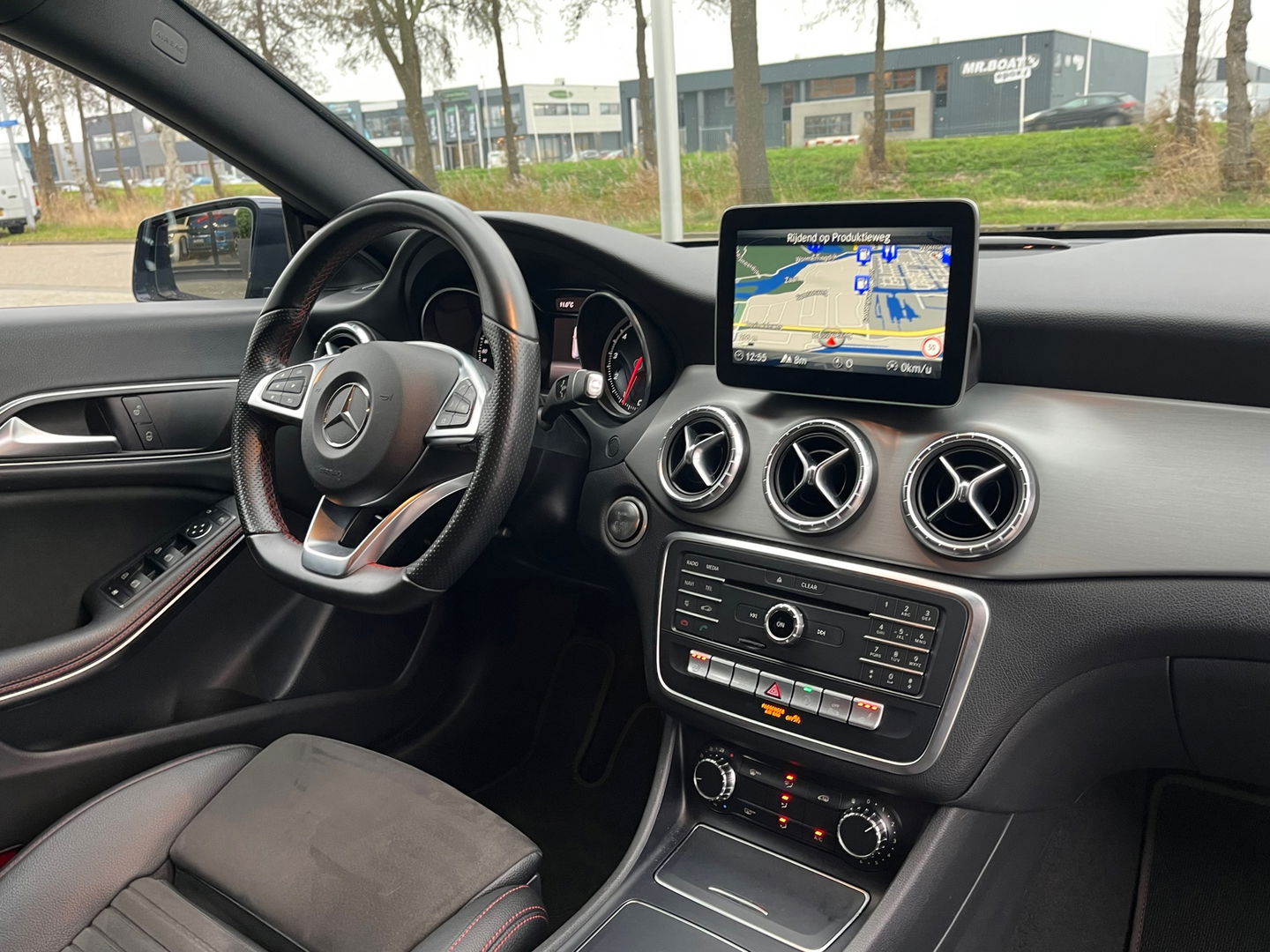 Mercedes-Benz CLA-Klasse Shooting Brake 180 AMG|NL-Auto|Camera|Carplay|Navi|Stoelverwarming|Cruise Control|122PK