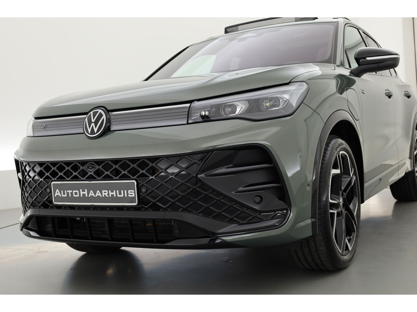 Volkswagen Tiguan 1.5 eHybrid R-Line Black Style 272pk | Pano | Leder | Elek. Stoelen | Stoelventi. | HUD | Massage | 360cam | Harman Kardon | 20''