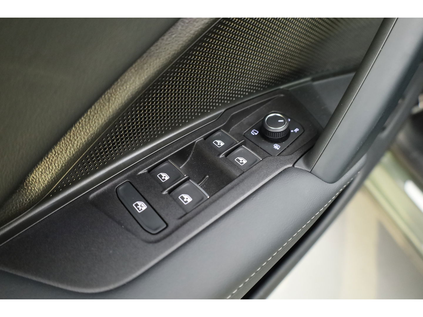 Volkswagen Tiguan 1.5 eHybrid R-Line Black Style 272pk | Pano | Leder | Elek. Stoelen | Stoelventi. | HUD | Massage | 360cam | Harman Kardon | 20''