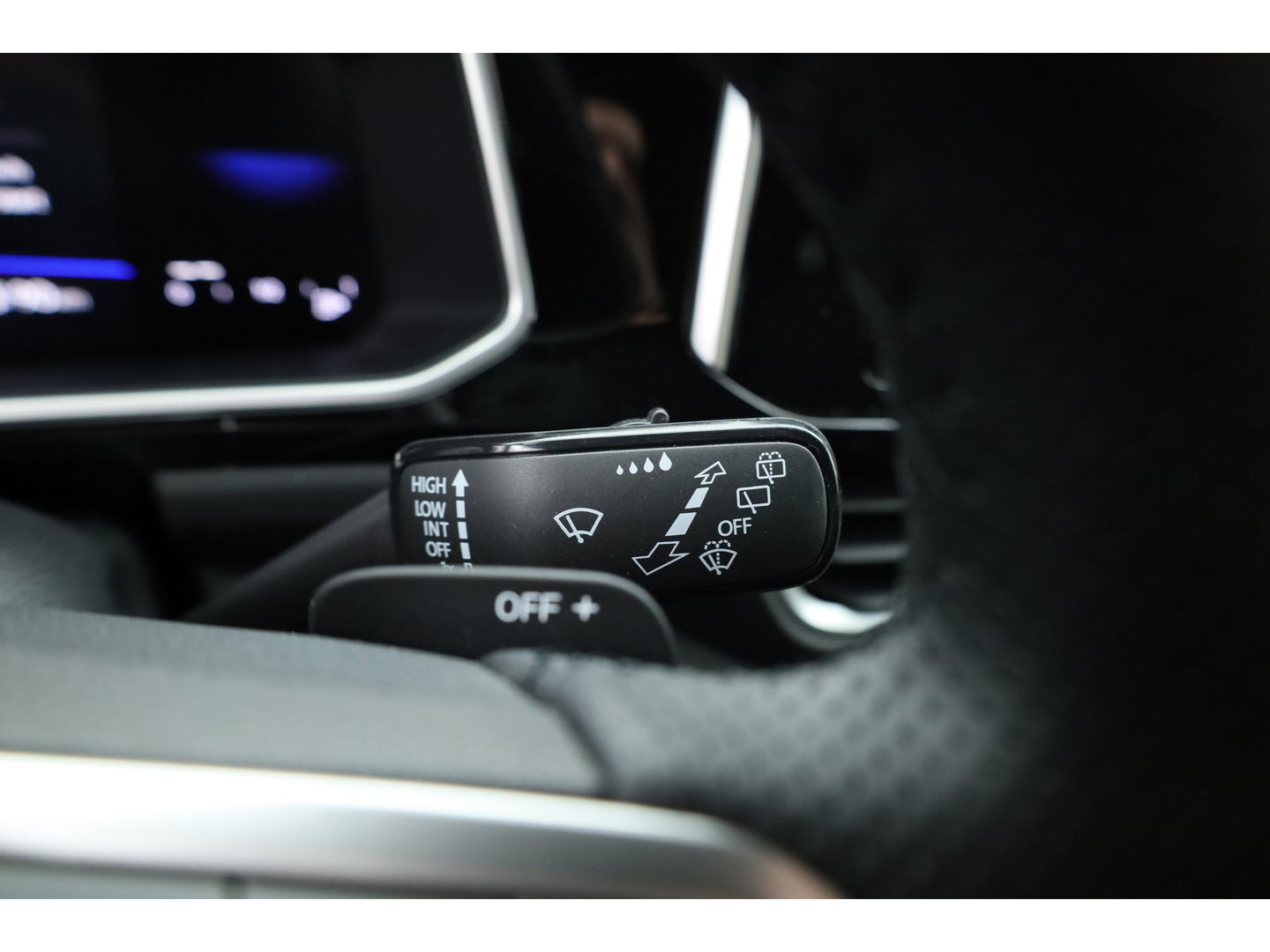 Volkswagen T-Roc 1.5 TSI R-Line DSG | IQ. Light | Afn. Trekhaak | Adapt. Cruise | Camera | Massage | Stoelverw. | CarPlay