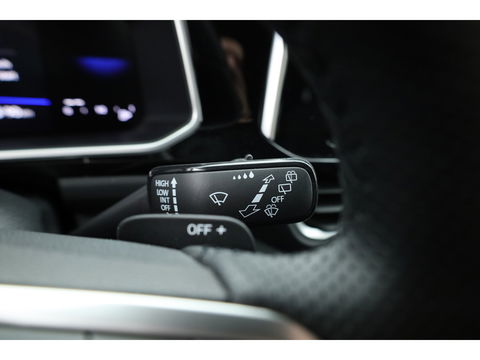 Volkswagen T-Roc 1.5 TSI R-Line DSG | IQ. Light | Afn. Trekhaak | Adapt. Cruise | Camera | Massage | Stoelverw. | CarPlay