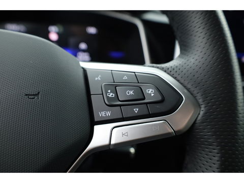 Volkswagen T-Roc 1.5 TSI R-Line DSG | IQ. Light | Afn. Trekhaak | Adapt. Cruise | Camera | Massage | Stoelverw. | CarPlay