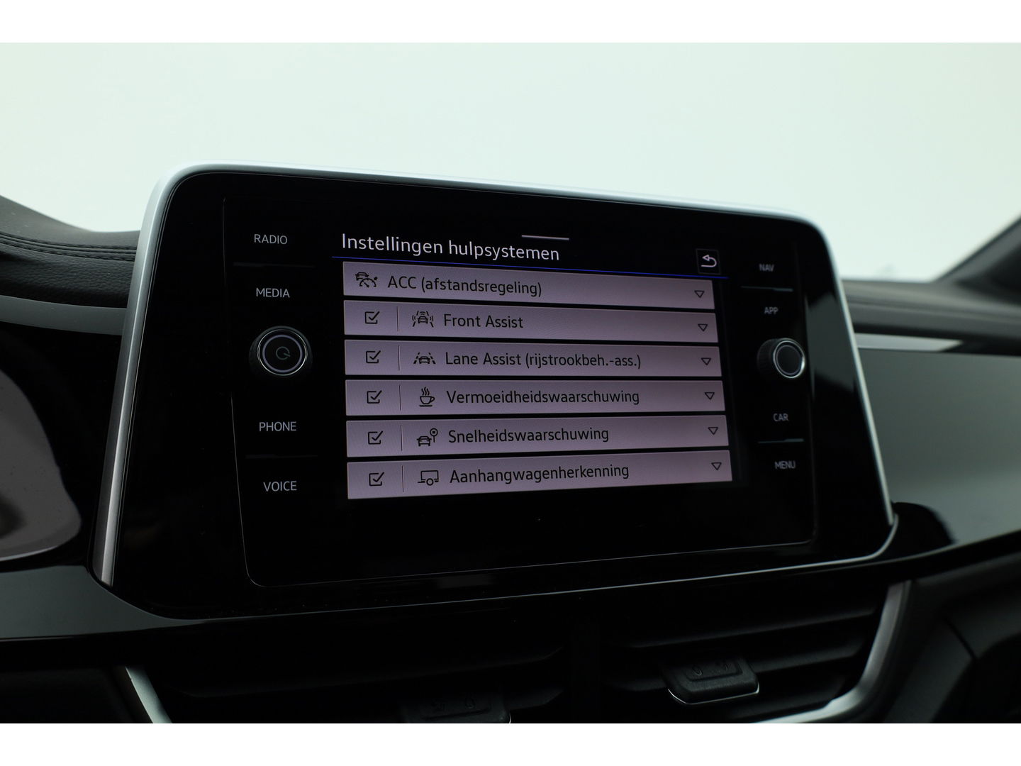 Volkswagen T-Roc 1.5 TSI R-Line DSG | IQ. Light | Afn. Trekhaak | Adapt. Cruise | Camera | Massage | Stoelverw. | CarPlay