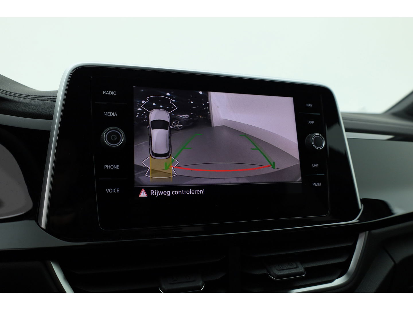 Volkswagen T-Roc 1.5 TSI R-Line DSG | IQ. Light | Afn. Trekhaak | Adapt. Cruise | Camera | Massage | Stoelverw. | CarPlay