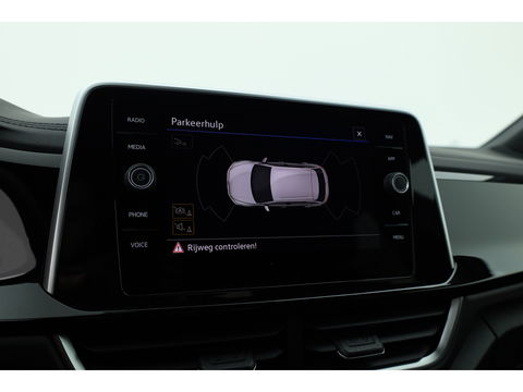 Volkswagen T-Roc 1.5 TSI R-Line DSG | IQ. Light | Afn. Trekhaak | Adapt. Cruise | Camera | Massage | Stoelverw. | CarPlay