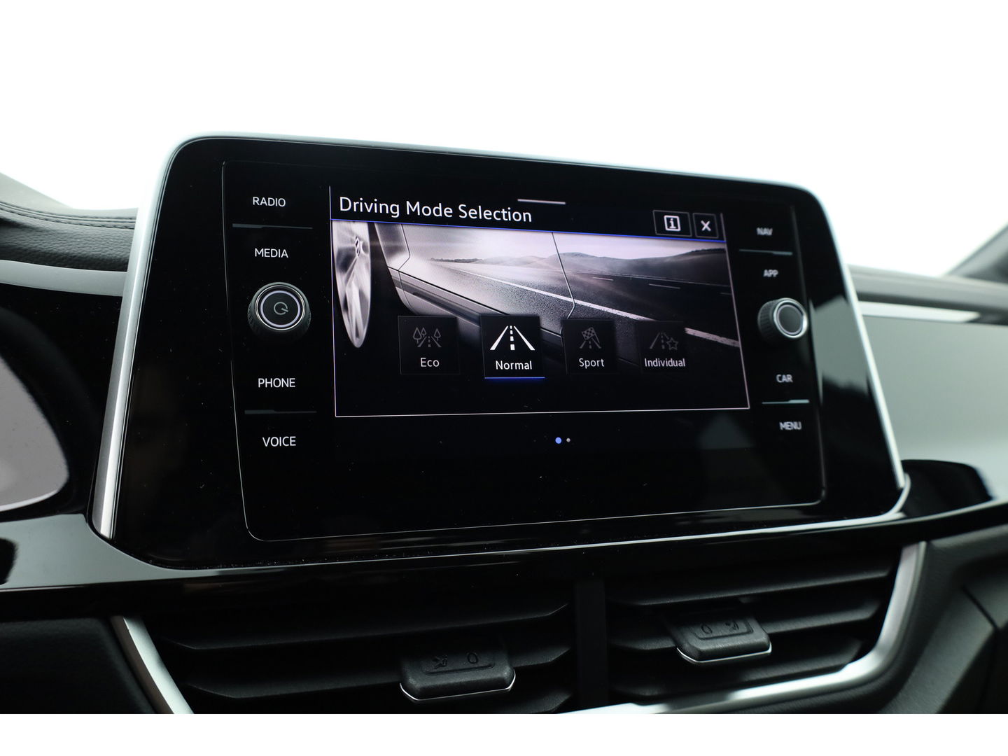 Volkswagen T-Roc 1.5 TSI R-Line DSG | IQ. Light | Afn. Trekhaak | Adapt. Cruise | Camera | Massage | Stoelverw. | CarPlay