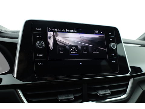 Volkswagen T-Roc 1.5 TSI R-Line DSG | IQ. Light | Afn. Trekhaak | Adapt. Cruise | Camera | Massage | Stoelverw. | CarPlay