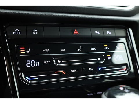 Volkswagen T-Roc 1.5 TSI R-Line DSG | IQ. Light | Afn. Trekhaak | Adapt. Cruise | Camera | Massage | Stoelverw. | CarPlay