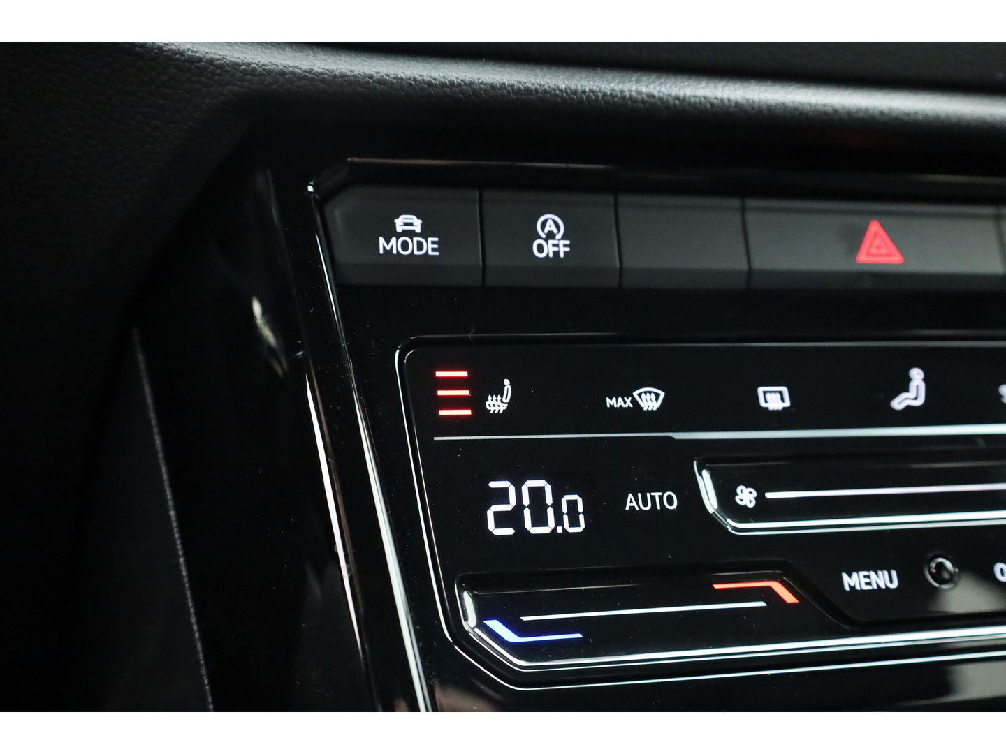 Volkswagen T-Roc 1.5 TSI R-Line DSG | IQ. Light | Afn. Trekhaak | Adapt. Cruise | Camera | Massage | Stoelverw. | CarPlay