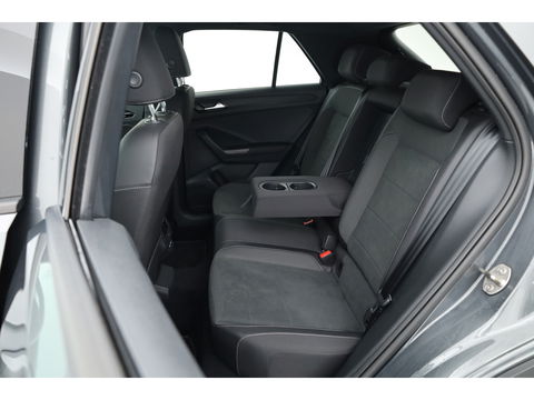 Volkswagen T-Roc 1.5 TSI R-Line DSG | IQ. Light | Afn. Trekhaak | Adapt. Cruise | Camera | Massage | Stoelverw. | CarPlay
