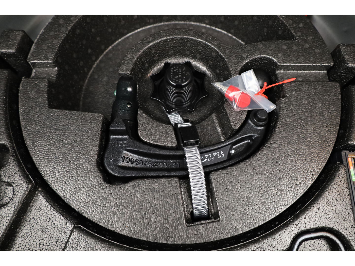 Volkswagen T-Roc 1.5 TSI R-Line DSG | IQ. Light | Afn. Trekhaak | Adapt. Cruise | Camera | Massage | Stoelverw. | CarPlay