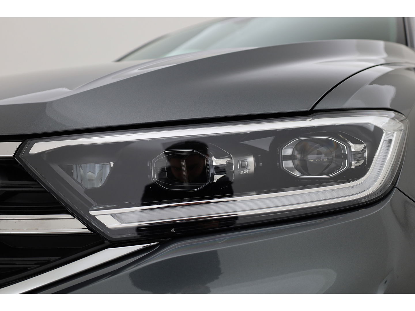 Volkswagen T-Roc 1.5 TSI R-Line DSG | IQ. Light | Afn. Trekhaak | Adapt. Cruise | Camera | Massage | Stoelverw. | CarPlay