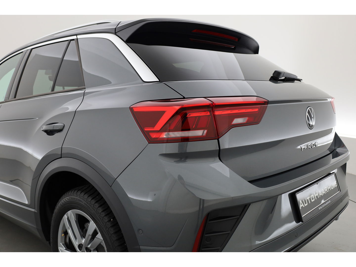 Volkswagen T-Roc 1.5 TSI R-Line DSG | IQ. Light | Afn. Trekhaak | Adapt. Cruise | Camera | Massage | Stoelverw. | CarPlay