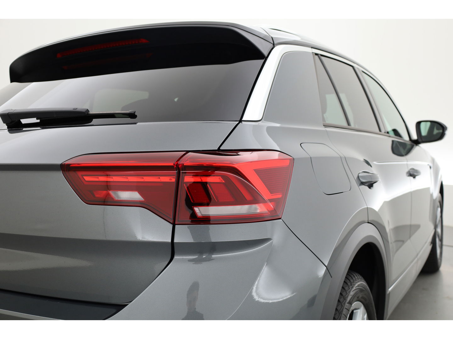 Volkswagen T-Roc 1.5 TSI R-Line DSG | IQ. Light | Afn. Trekhaak | Adapt. Cruise | Camera | Massage | Stoelverw. | CarPlay