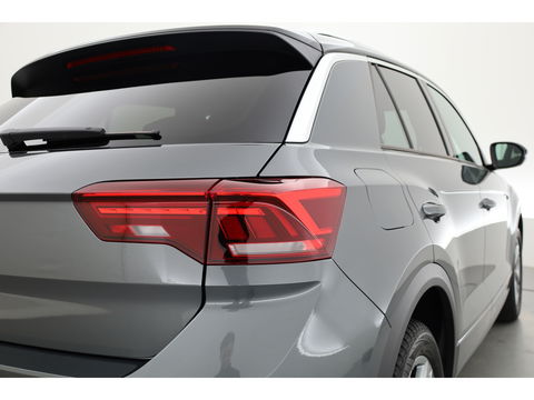 Volkswagen T-Roc 1.5 TSI R-Line DSG | IQ. Light | Afn. Trekhaak | Adapt. Cruise | Camera | Massage | Stoelverw. | CarPlay