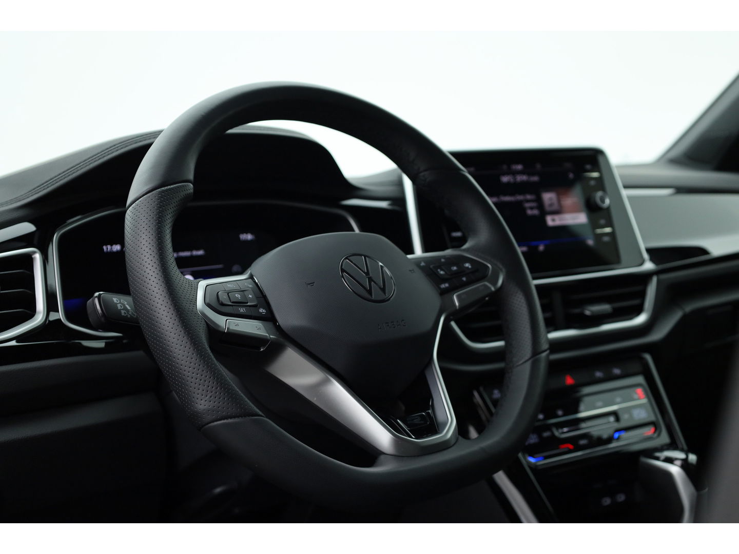 Volkswagen T-Roc 1.5 TSI R-Line DSG | IQ. Light | Afn. Trekhaak | Adapt. Cruise | Camera | Massage | Stoelverw. | CarPlay