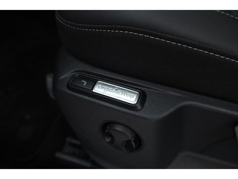 Volkswagen T-Roc 1.5 TSI R-Line DSG | IQ. Light | Afn. Trekhaak | Adapt. Cruise | Camera | Massage | Stoelverw. | CarPlay