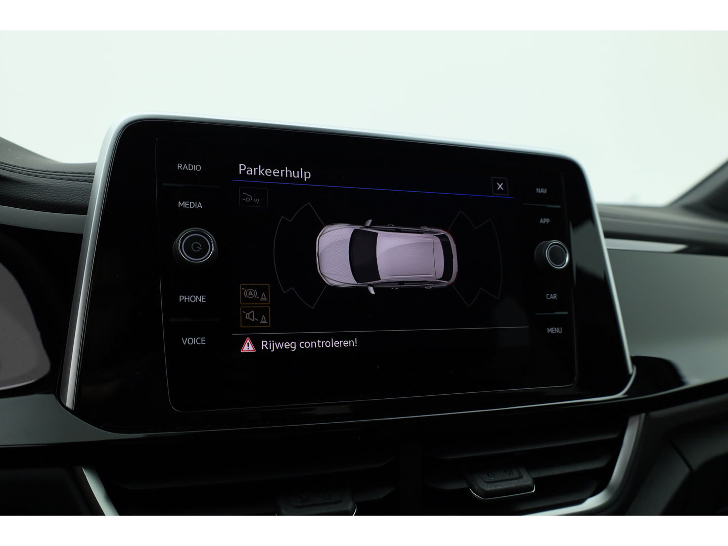 Volkswagen T-Roc 1.5 TSI R-Line DSG | IQ. Light | Afn. Trekhaak | Adapt. Cruise | Camera | Massage | Stoelverw. | CarPlay