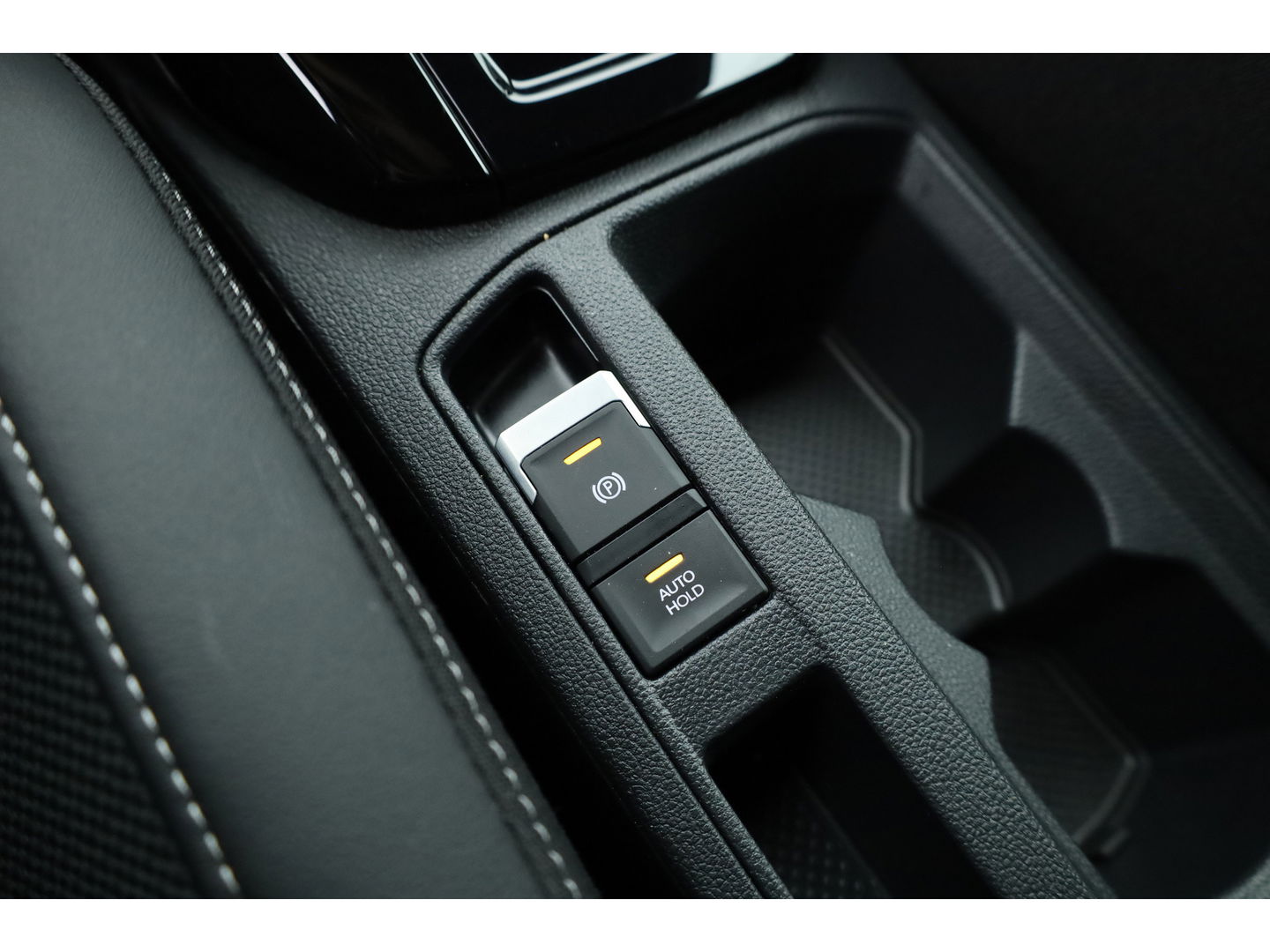 Volkswagen T-Roc 1.5 TSI R-Line DSG | IQ. Light | Afn. Trekhaak | Adapt. Cruise | Camera | Massage | Stoelverw. | CarPlay