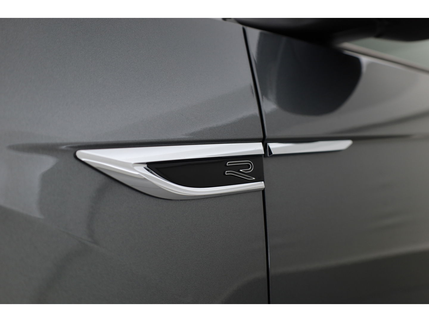 Volkswagen T-Roc 1.5 TSI R-Line DSG | IQ. Light | Afn. Trekhaak | Adapt. Cruise | Camera | Massage | Stoelverw. | CarPlay