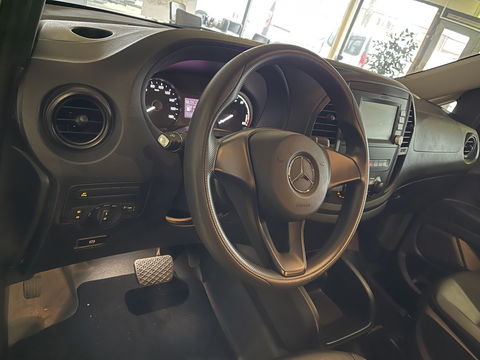 Mercedes-Benz eVito Tourer PRO L2 / 100% electrisch / zero emissie / 7 persoons / vaste prijs rijklaar € 27.950 ex btw / € 33.819,50 incl btw / lease vanaf € 456 / leer / electrische deuren L+R / zwart metallic